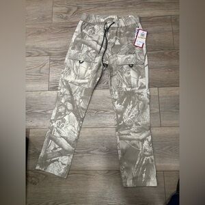 Ring of Fire. Men’s Tan Camouflage Cargo Pants. Size S.  97 % Cotton